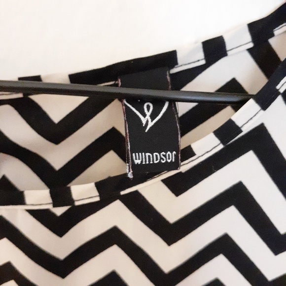 Windsor Roll Sleeve Chevron Blouse size Extra Small - Picture 5 of 5